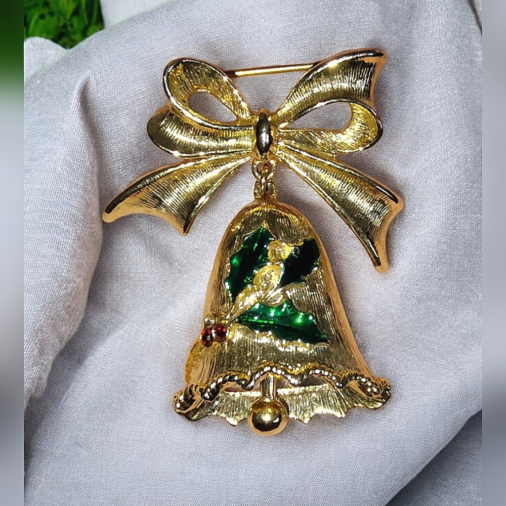New View Vintage Gold Tone Christmas Bell Brooch